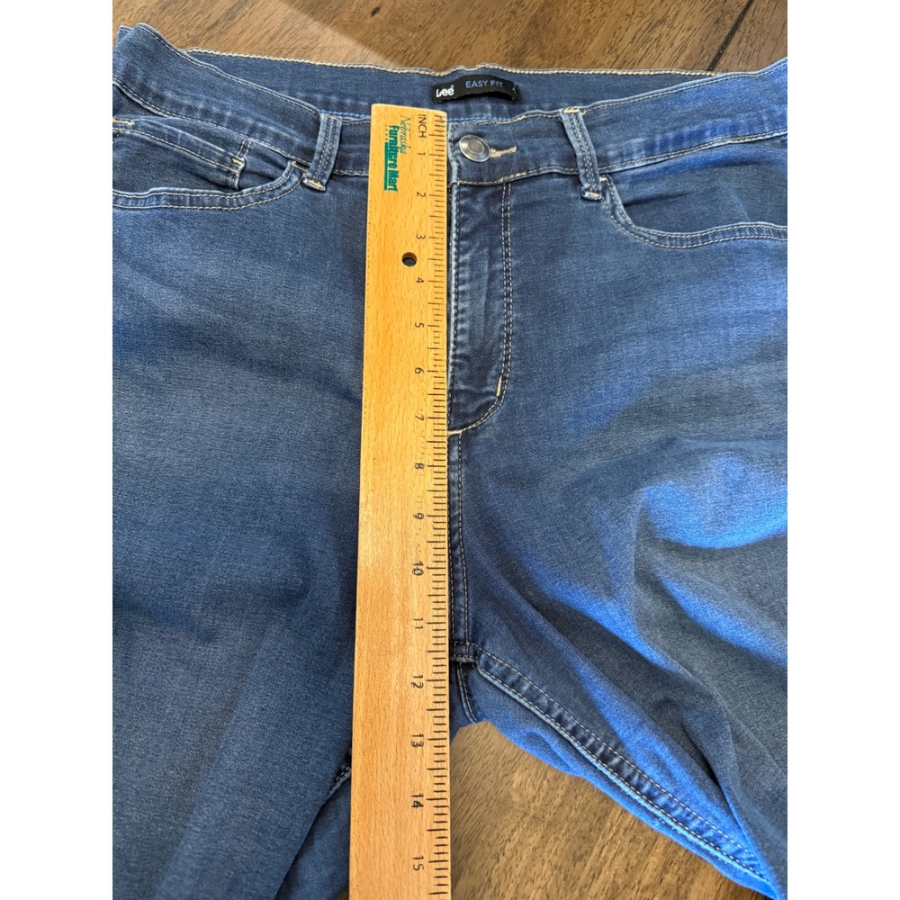 Lee Easy Fit Cropped Capri Jeans Medium Wash Blue Stretch Size 16M - Picture 4 of 7